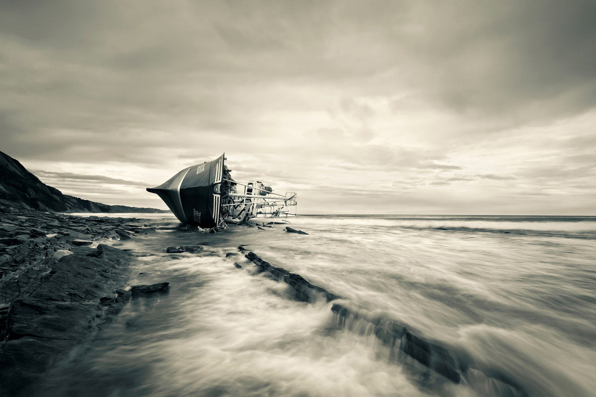 3-piece-aluminium-print-defeated-by-the-sea