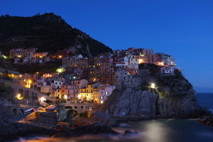 canvas-print-at-night-in-cinque
