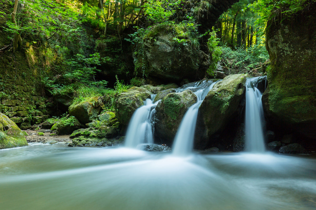 3-piece-canvas-print-falling-water-in-the-wood