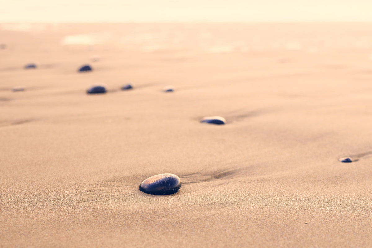 3-piece-aluminium-print-pebbles-in-the-sand