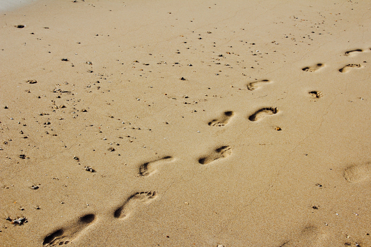 canvas-print-footprints-in-the-sand