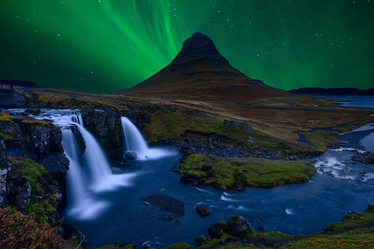 3-piece-acrylic-print-kirkjufell-under-a-boreal-green-sky