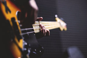 modern-3-piece-aluminium-print-guitar-player