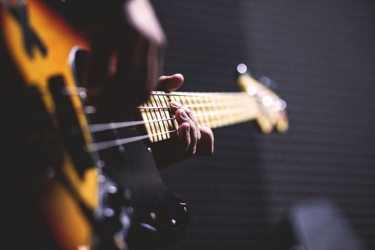modern-3-piece-aluminium-print-guitar-player