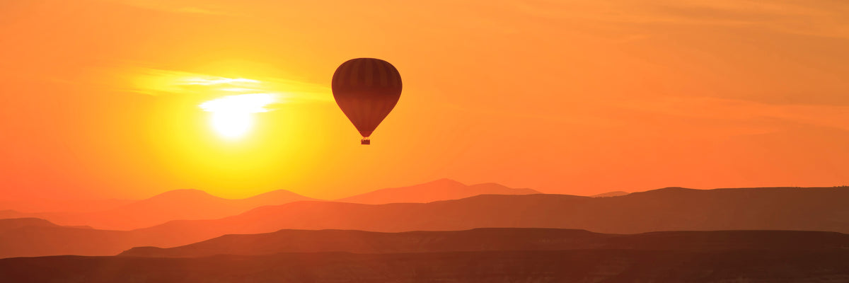 panoramic-3-piece-acrylic-print-hot-air-balloon-at-sunset-panorama