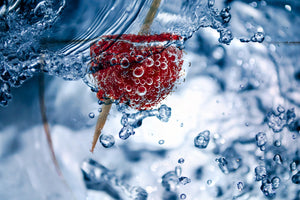 modern-3-piece-canvas-print-raspberry-in-the-water