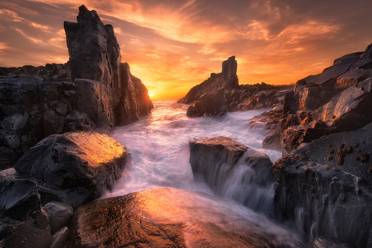 framedcanvas-print-the-edge-of-the-world
