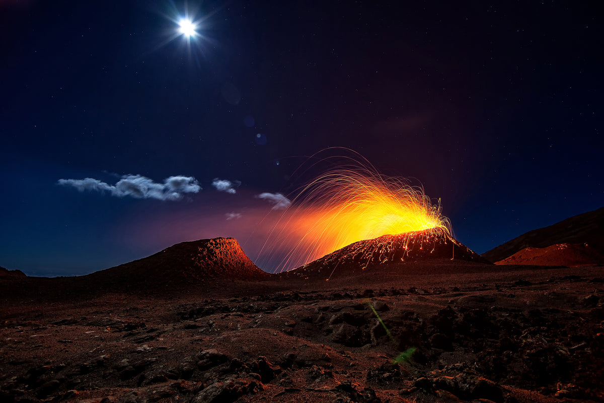 3-piece-aluminium-print-lava-flow-with-the-moon