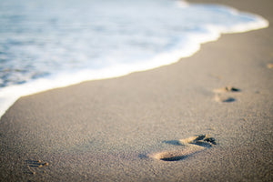 modern-3-piece-aluminium-print-footprints-in-the-sand-on-the-beach
