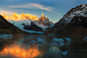 framedposter-print-morning-light-at-cerro-torre