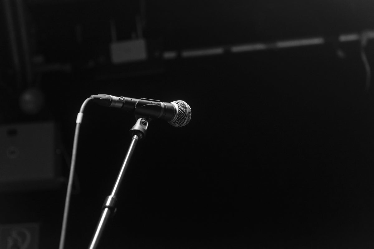 modern-3-piece-aluminium-print-on-stage