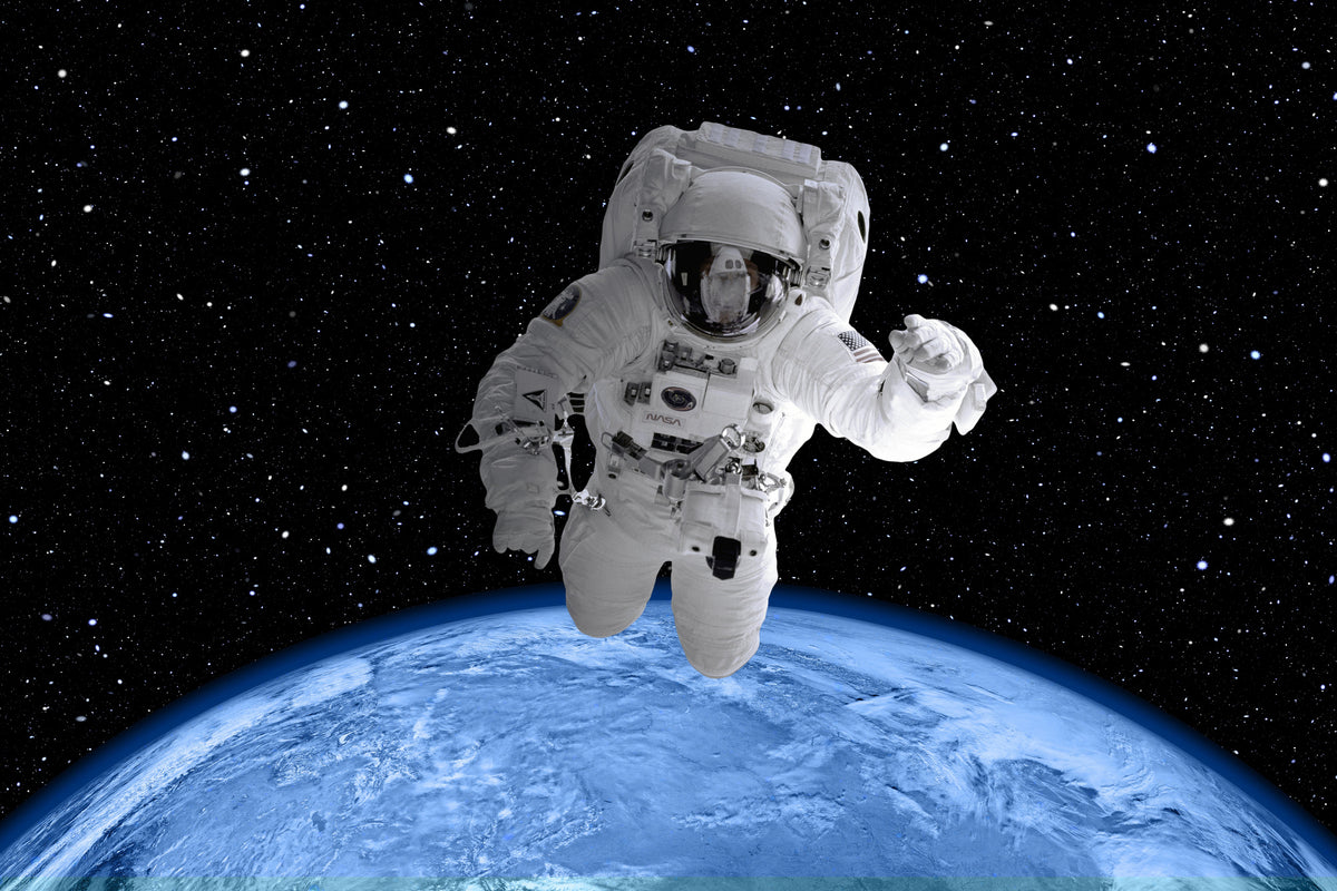 3-piece-aluminium-print-in-the-spacesuit
