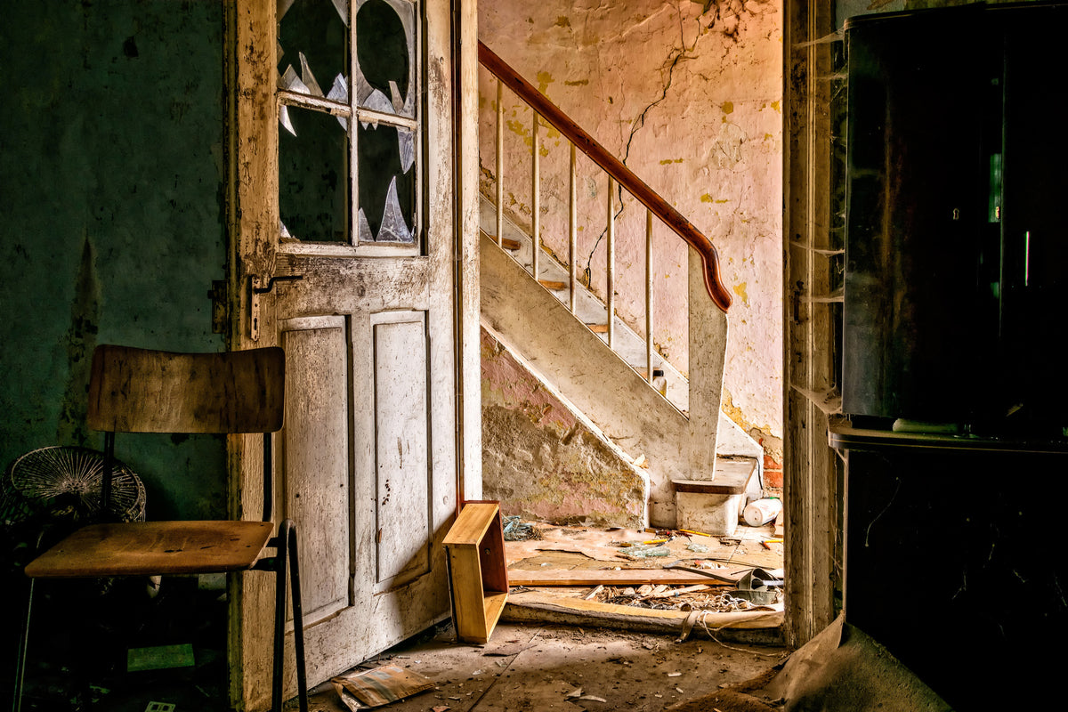 3-piece-canvas-print-crumbled-stairs
