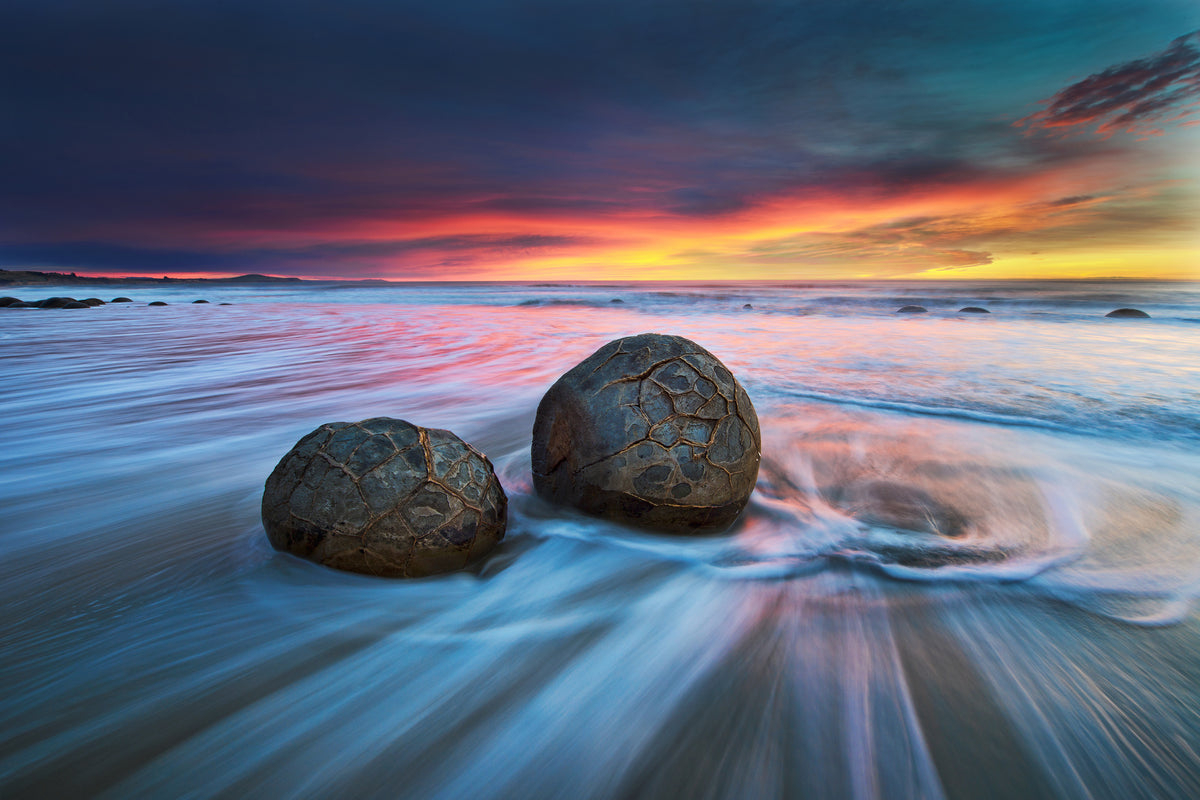 modern-3-piece-acrylic-print-moeraki-boulders-ii