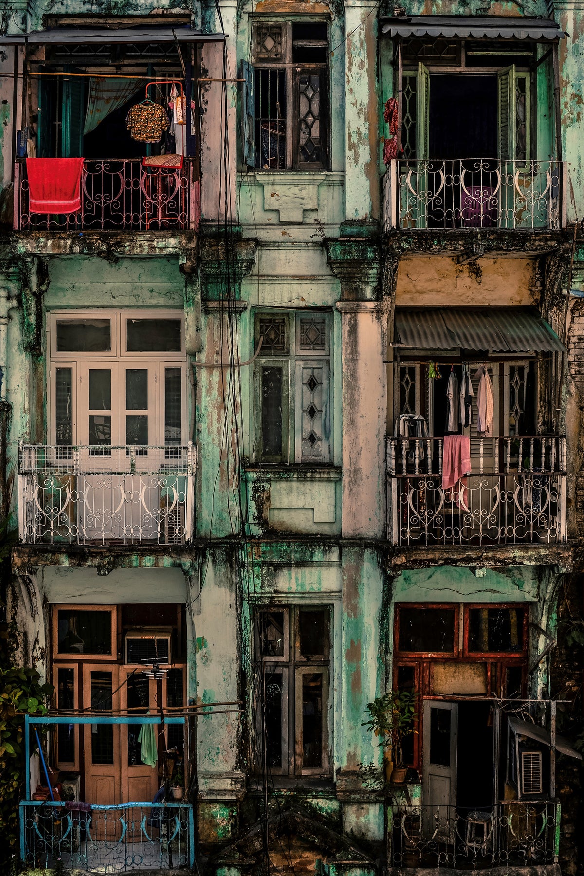 framedcanvas-print-remnants-of-another-era